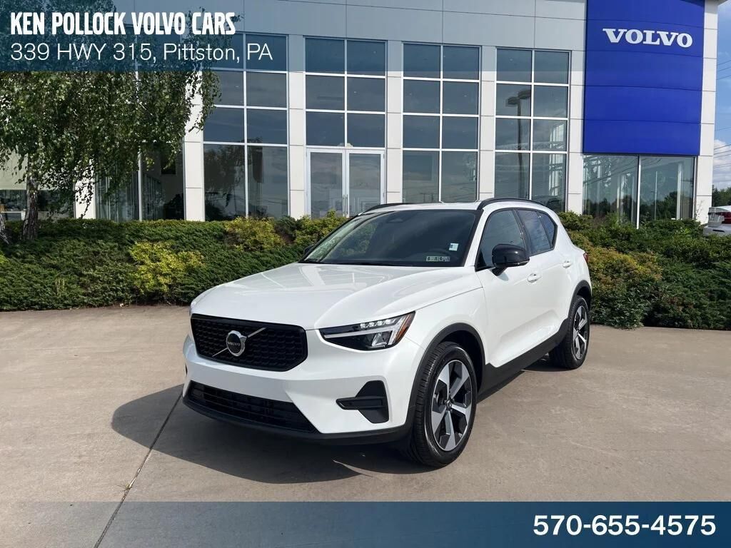 2026 VOLVO XC40