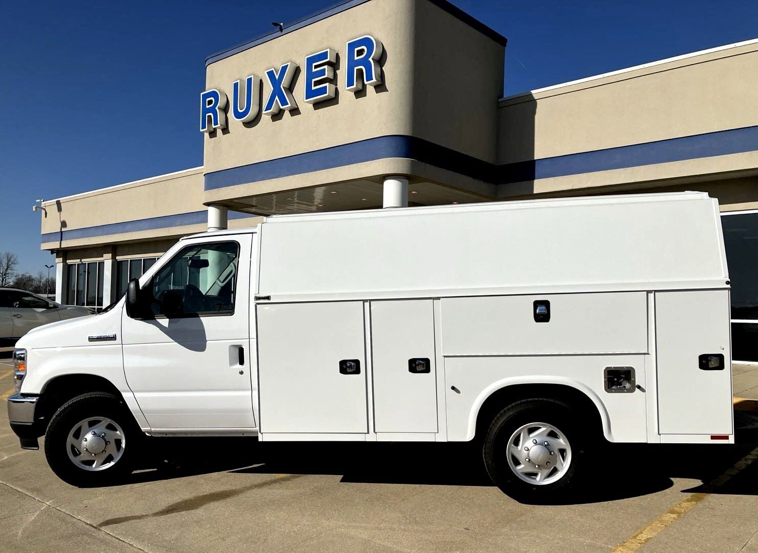 2025 FORD E-350