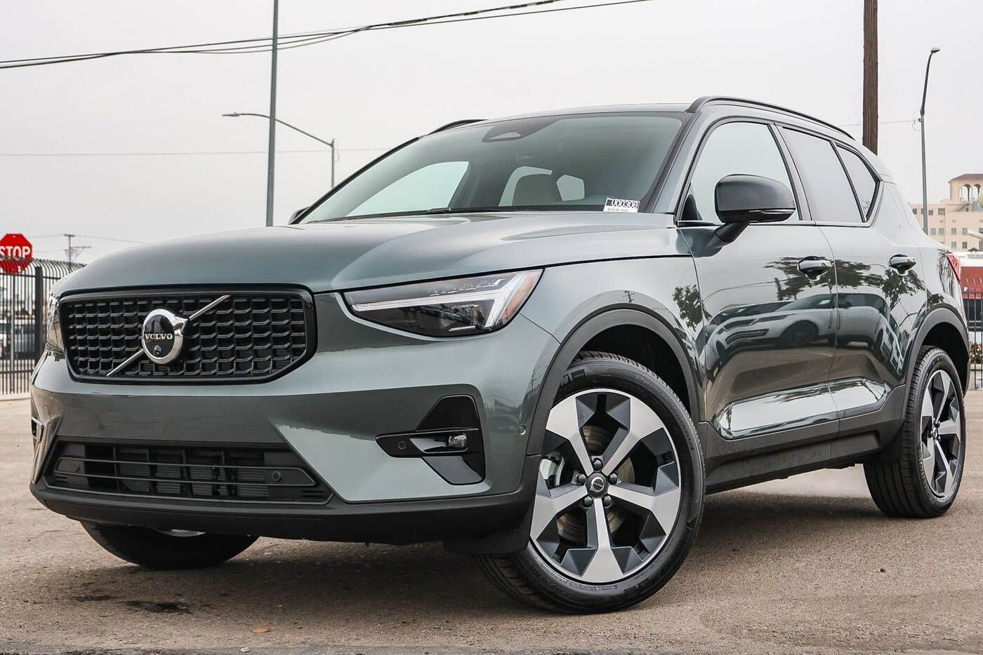 2026 VOLVO XC40