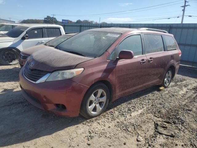 2014 TOYOTA Sienna