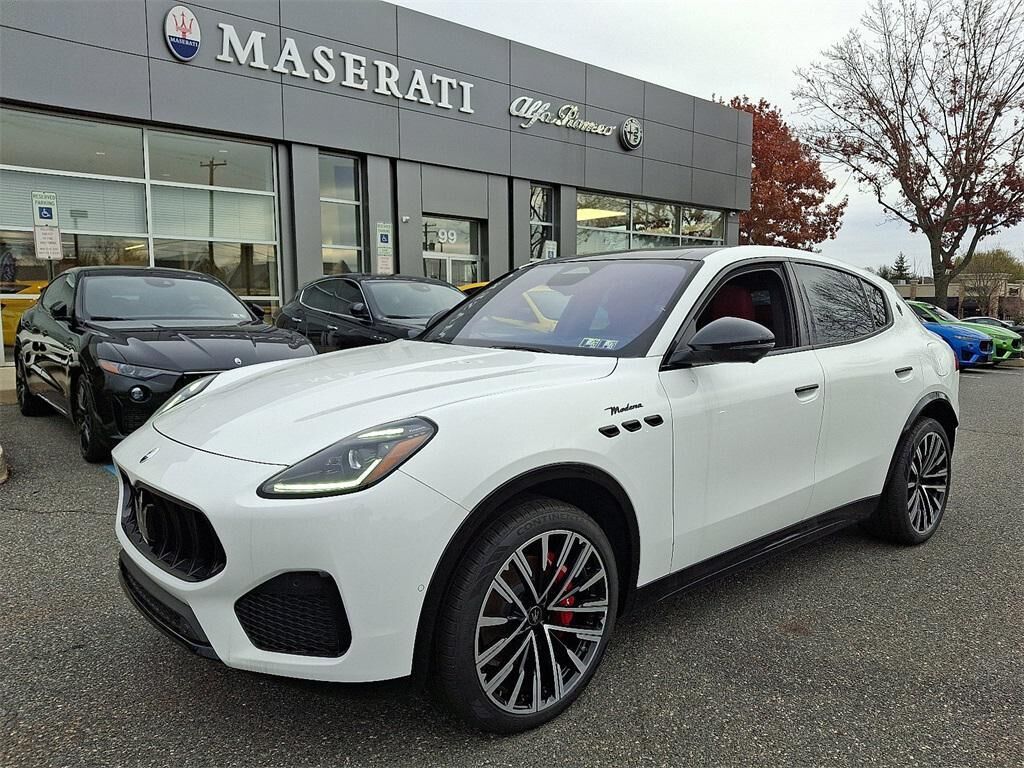 2025 MASERATI Grecale