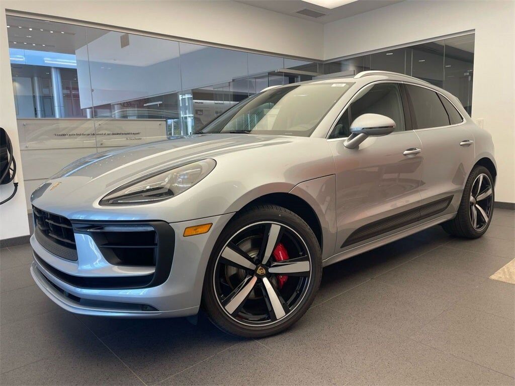 2025 PORSCHE Macan
