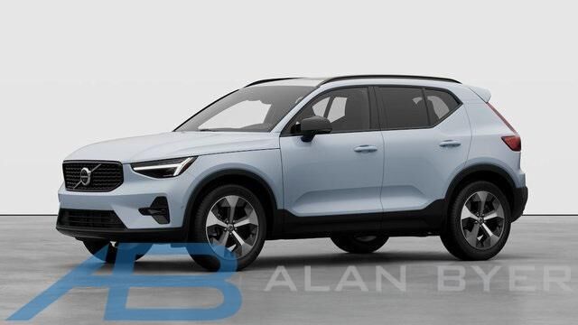 2026 VOLVO XC40