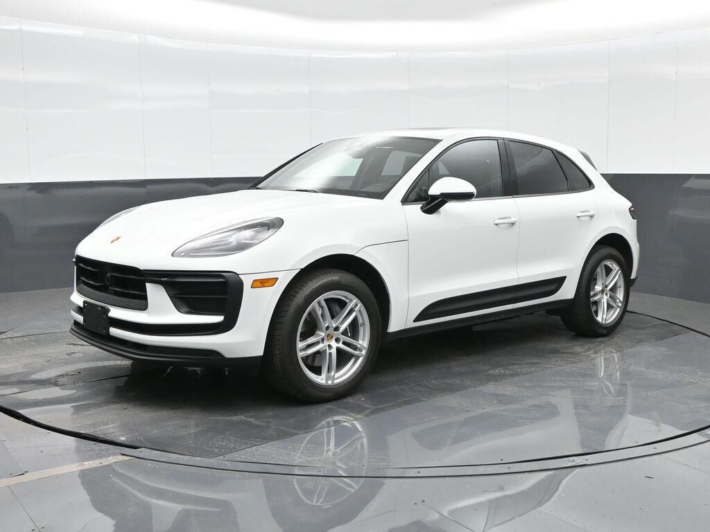 2025 PORSCHE Macan