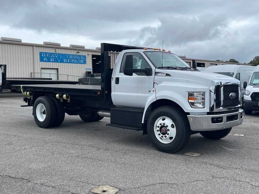 2025 FORD F-650