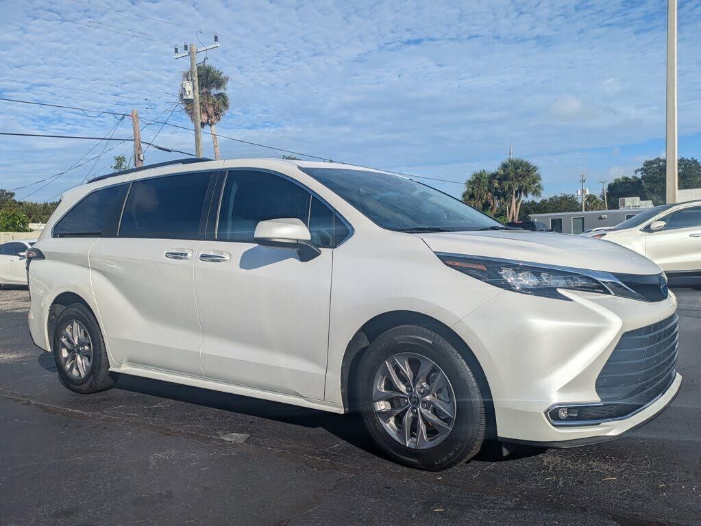 2024 TOYOTA Sienna