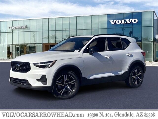 2026 VOLVO XC40