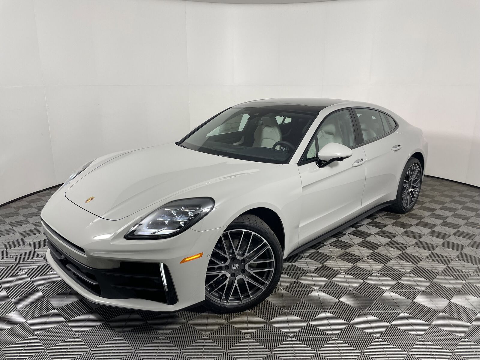 2026 PORSCHE Panamera