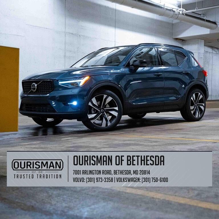 2026 VOLVO XC40