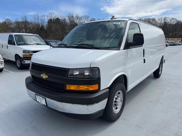 2025 CHEVROLET Express