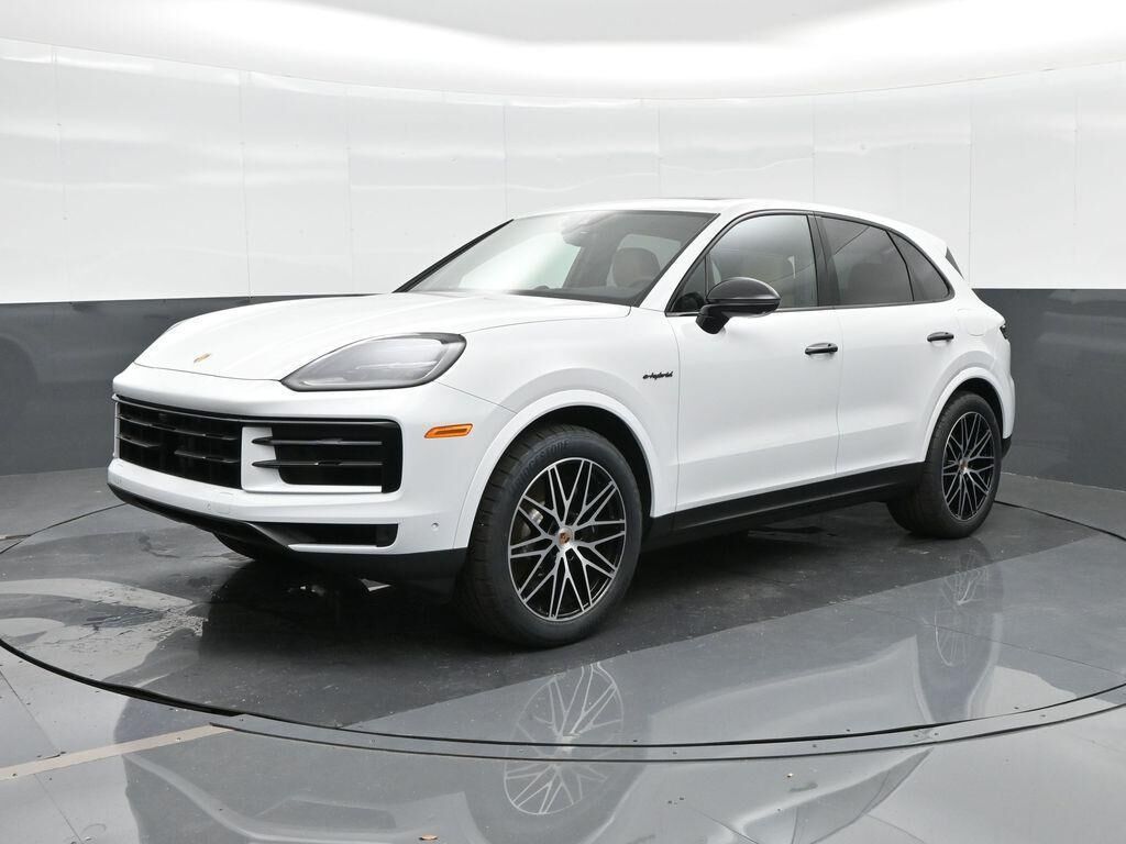 2025 PORSCHE Cayenne