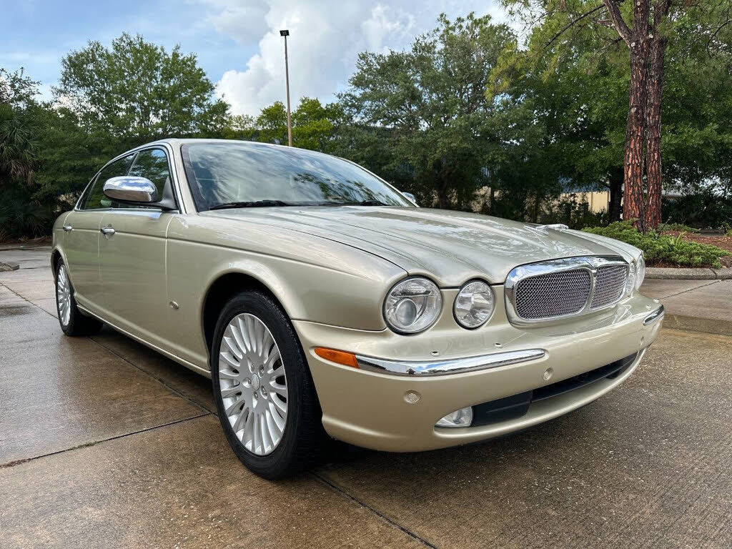 Jaguar XJ