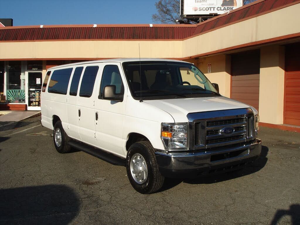 2013 FORD E-350