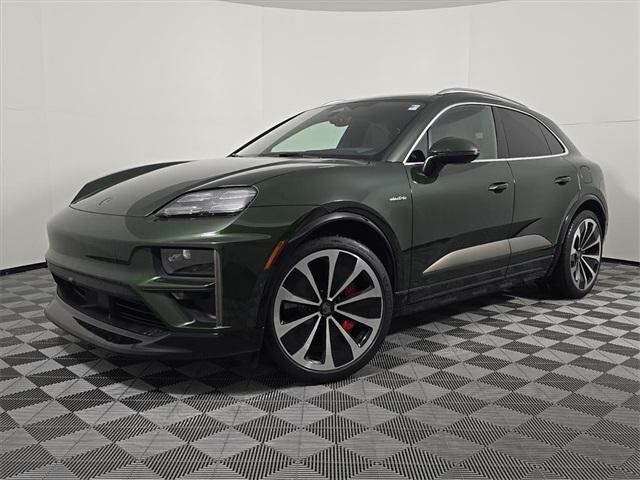 2024 PORSCHE Macan