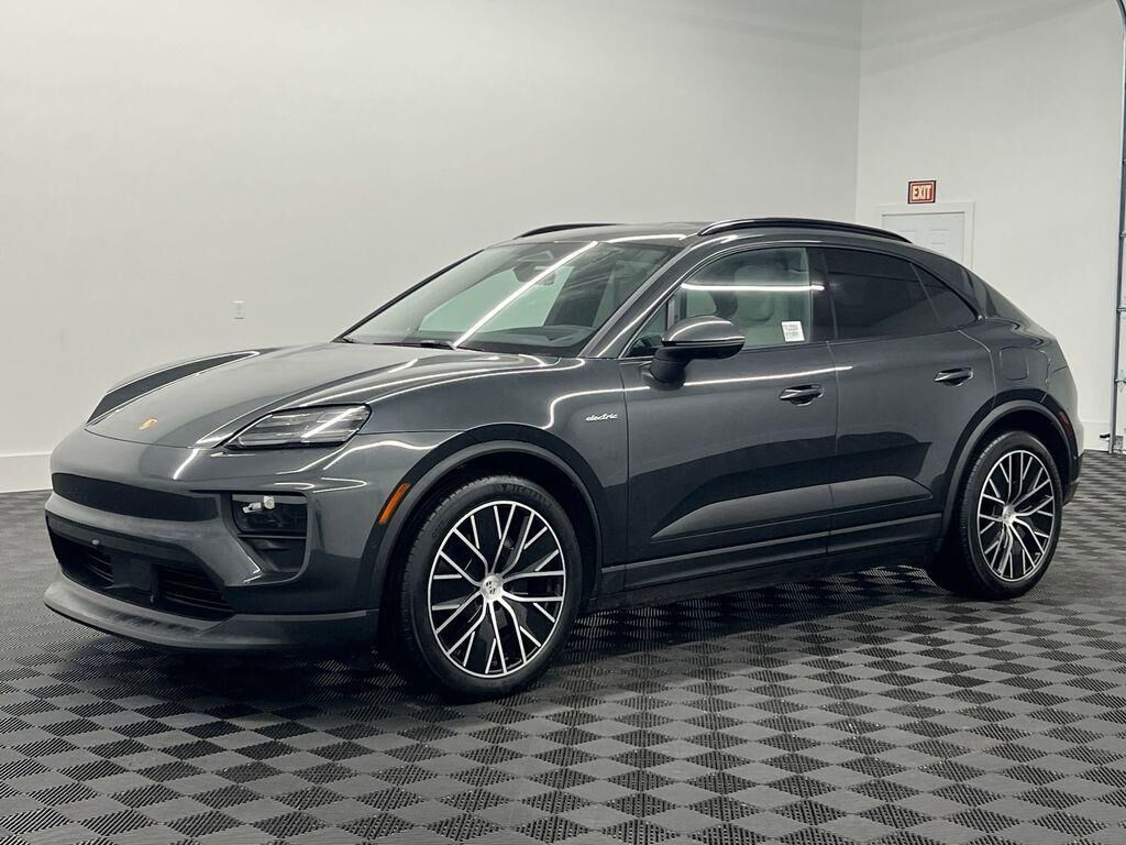 2024 PORSCHE Macan