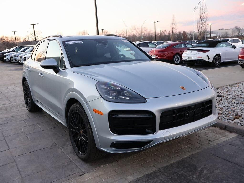 2023 PORSCHE Cayenne