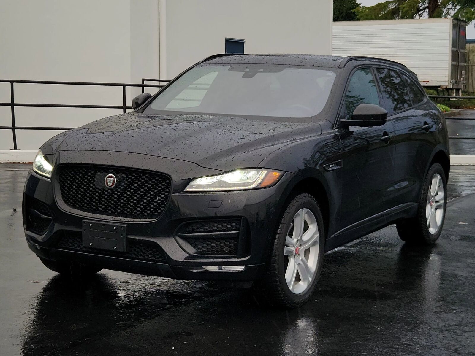 2017 JAGUAR F-Pace