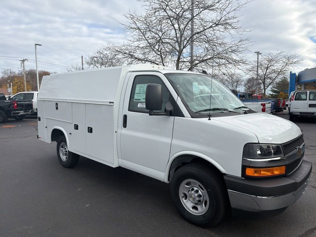 2025 CHEVROLET Express