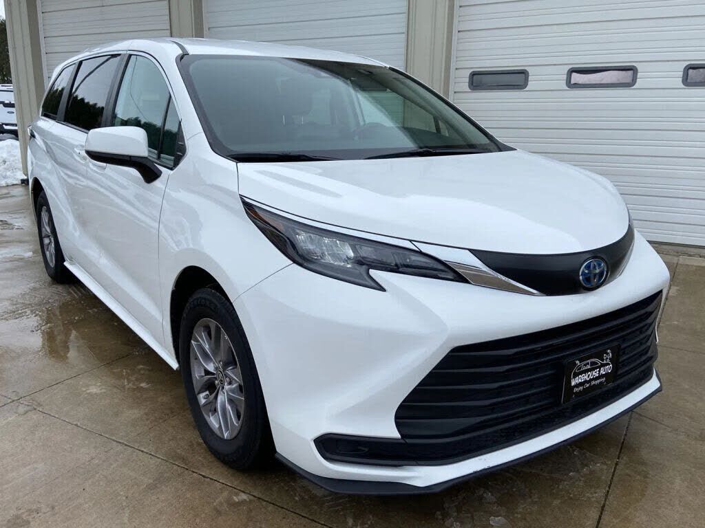 2024 TOYOTA Sienna