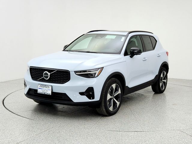 2026 VOLVO XC40