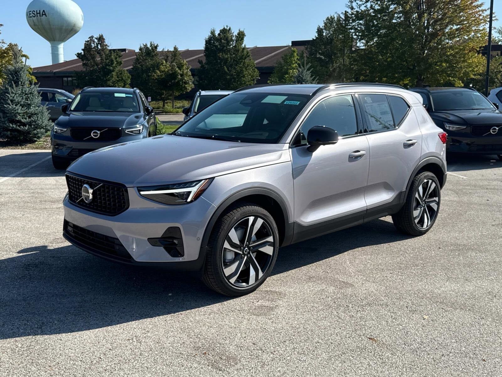 2026 VOLVO XC40