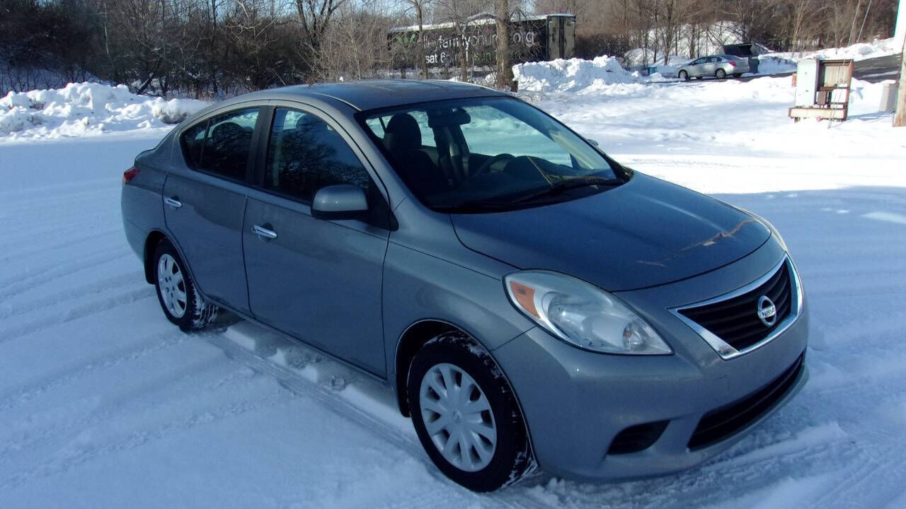 2012 NISSAN Versa