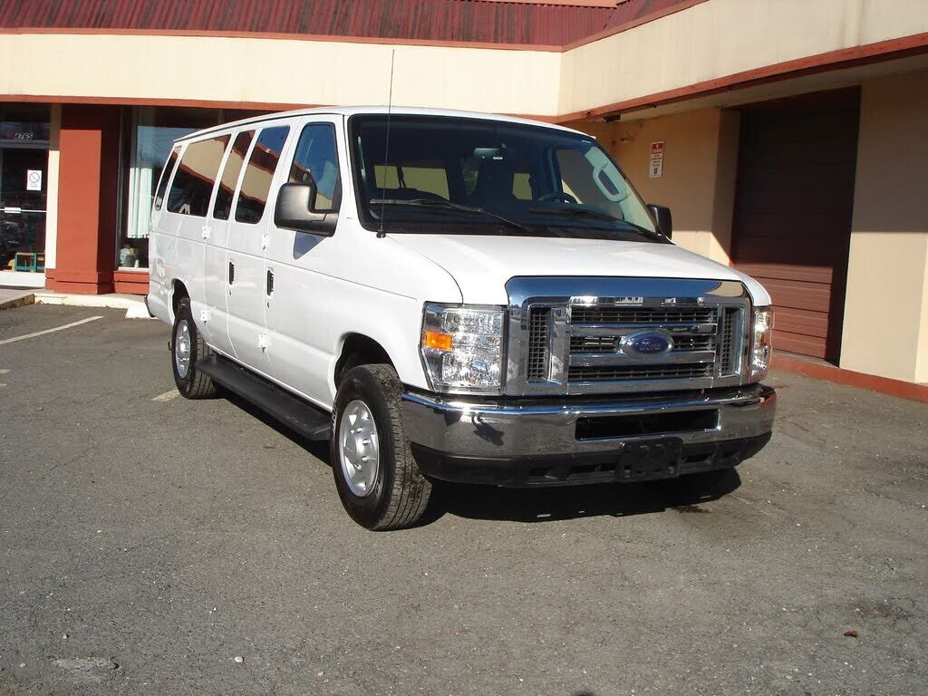 2011 FORD E-350
