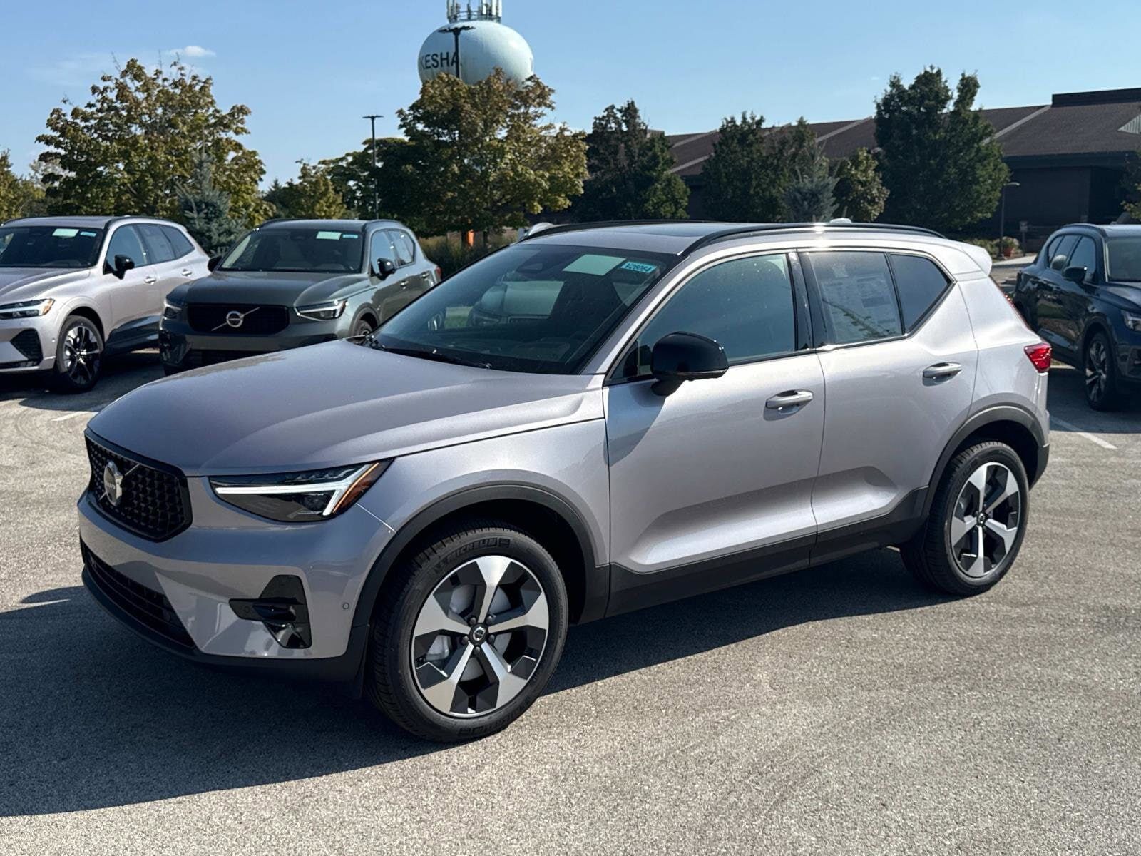 2026 VOLVO XC40