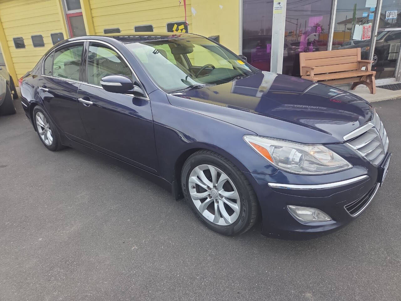 2012 HYUNDAI Genesis