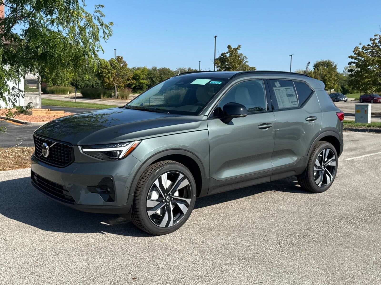 2026 VOLVO XC40