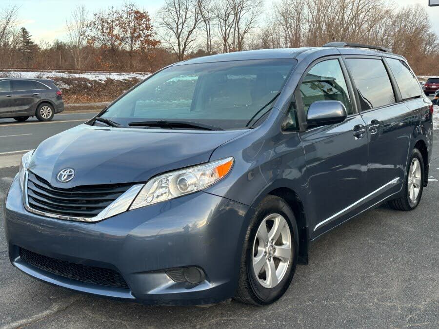 2017 TOYOTA Sienna