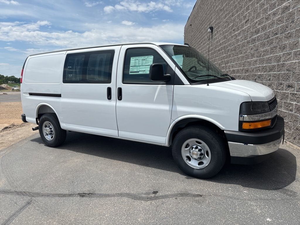 2025 CHEVROLET Express