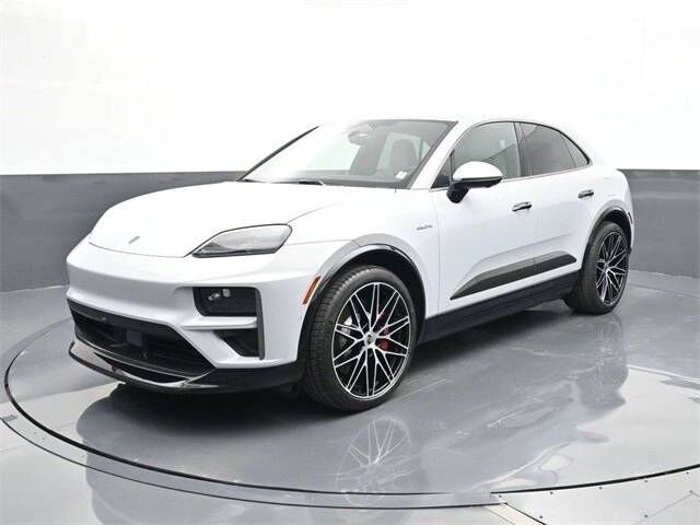 2025 PORSCHE Macan