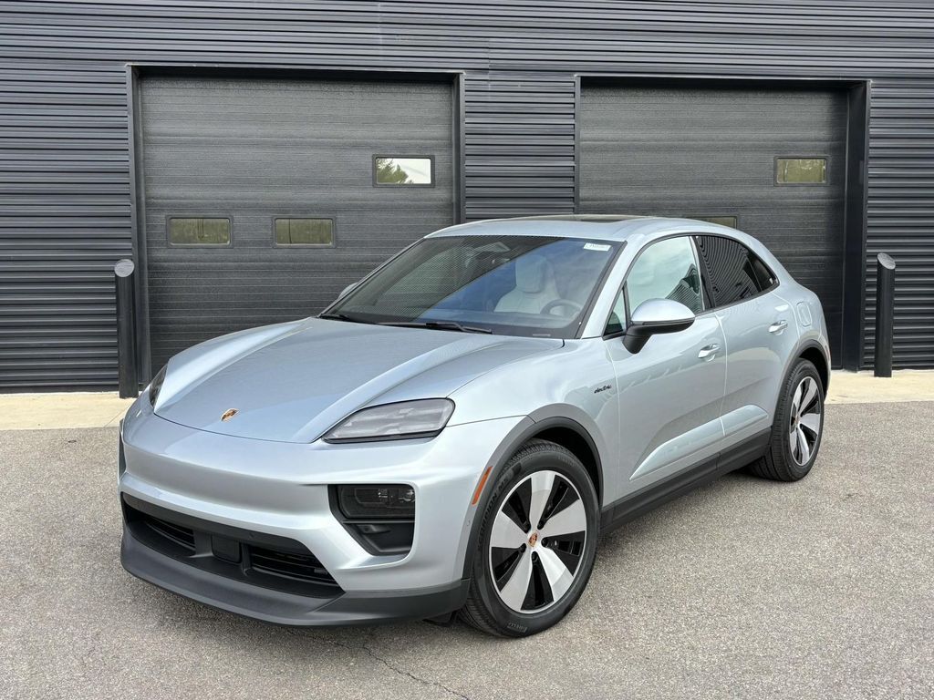 2025 PORSCHE Macan