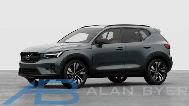 2026 VOLVO XC40