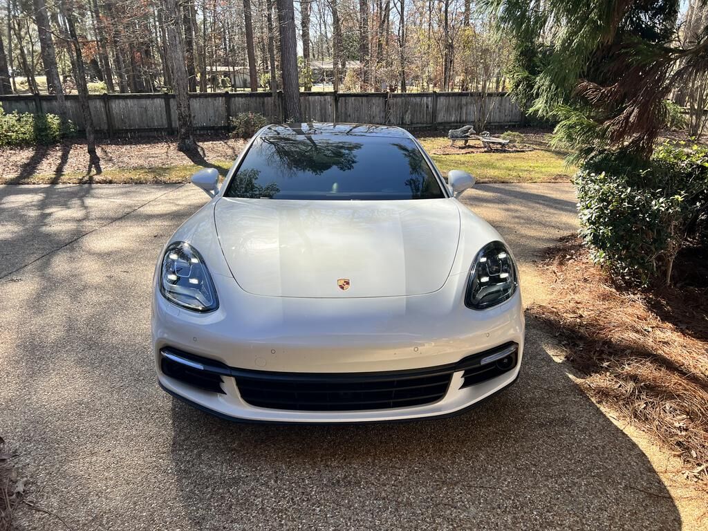 2018 PORSCHE Panamera