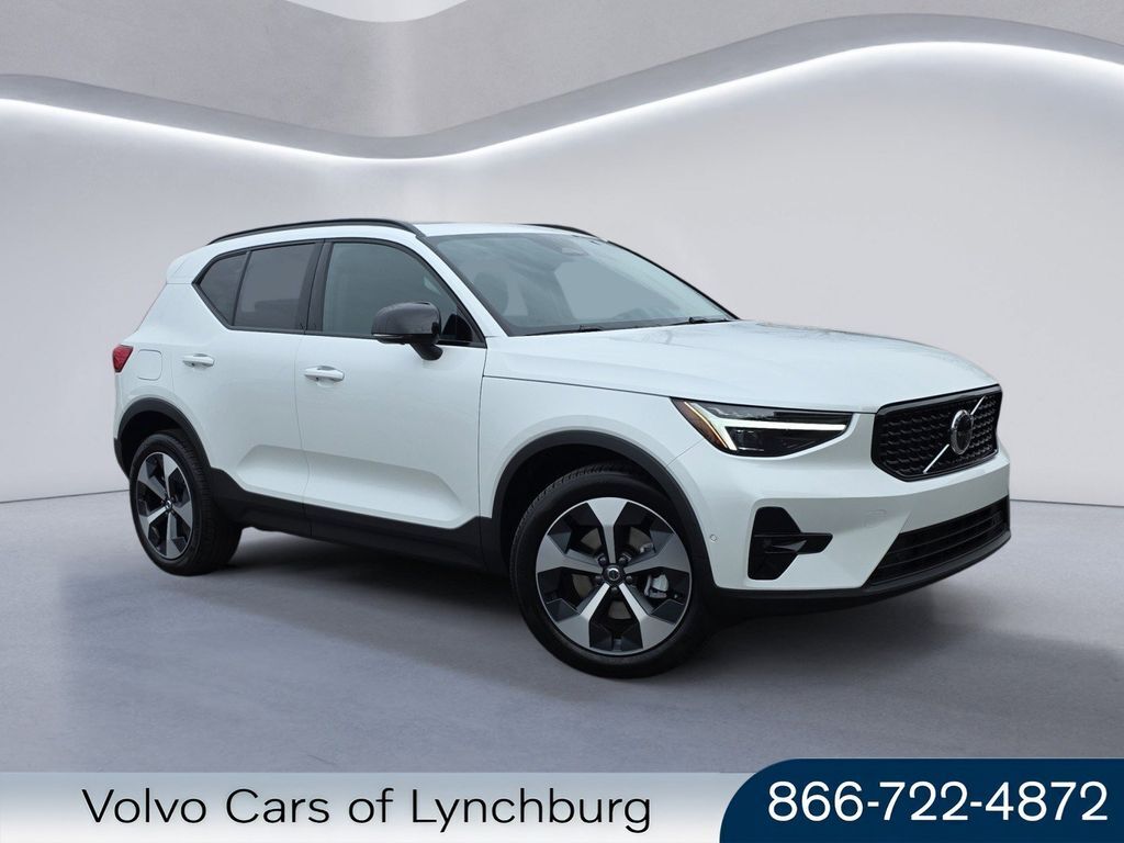 2026 VOLVO XC40