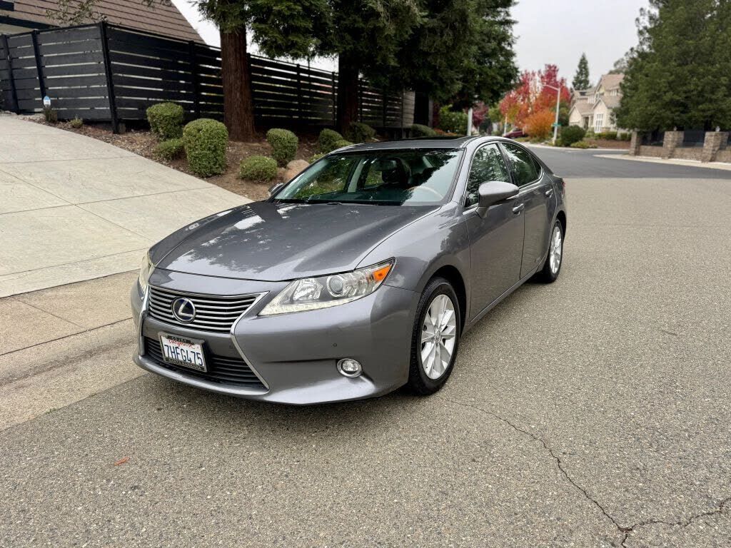 Lexus ES