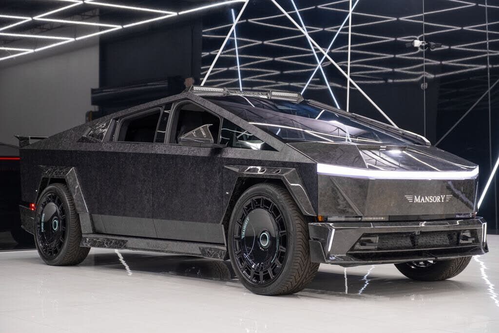 2025 TESLA Cybertruck