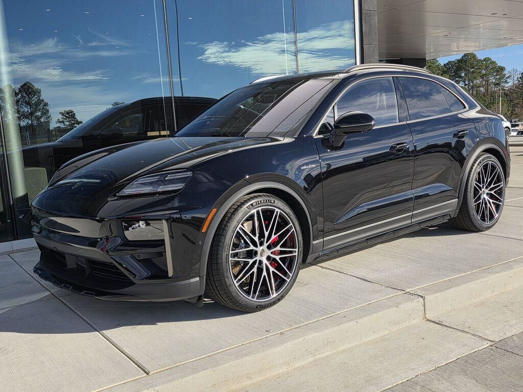 2025 PORSCHE Macan