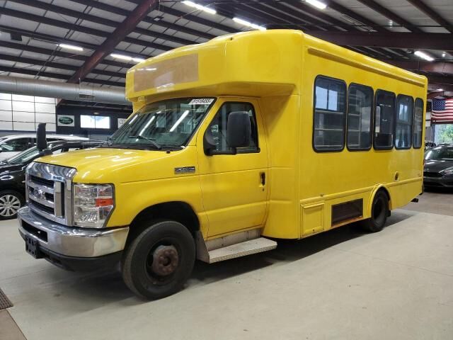 2019 FORD E-450
