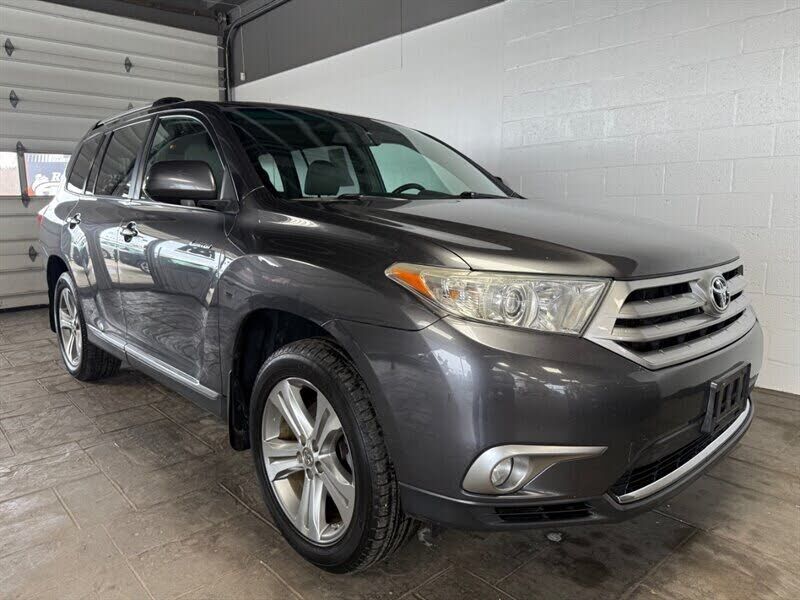 2011 TOYOTA Highlander