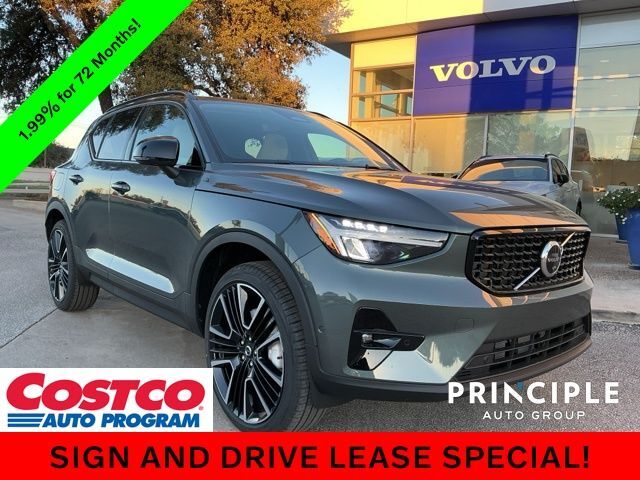 2026 VOLVO XC40