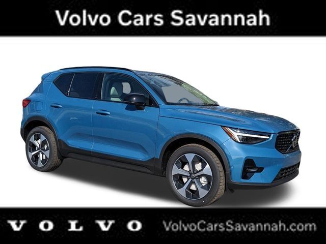2025 VOLVO XC40