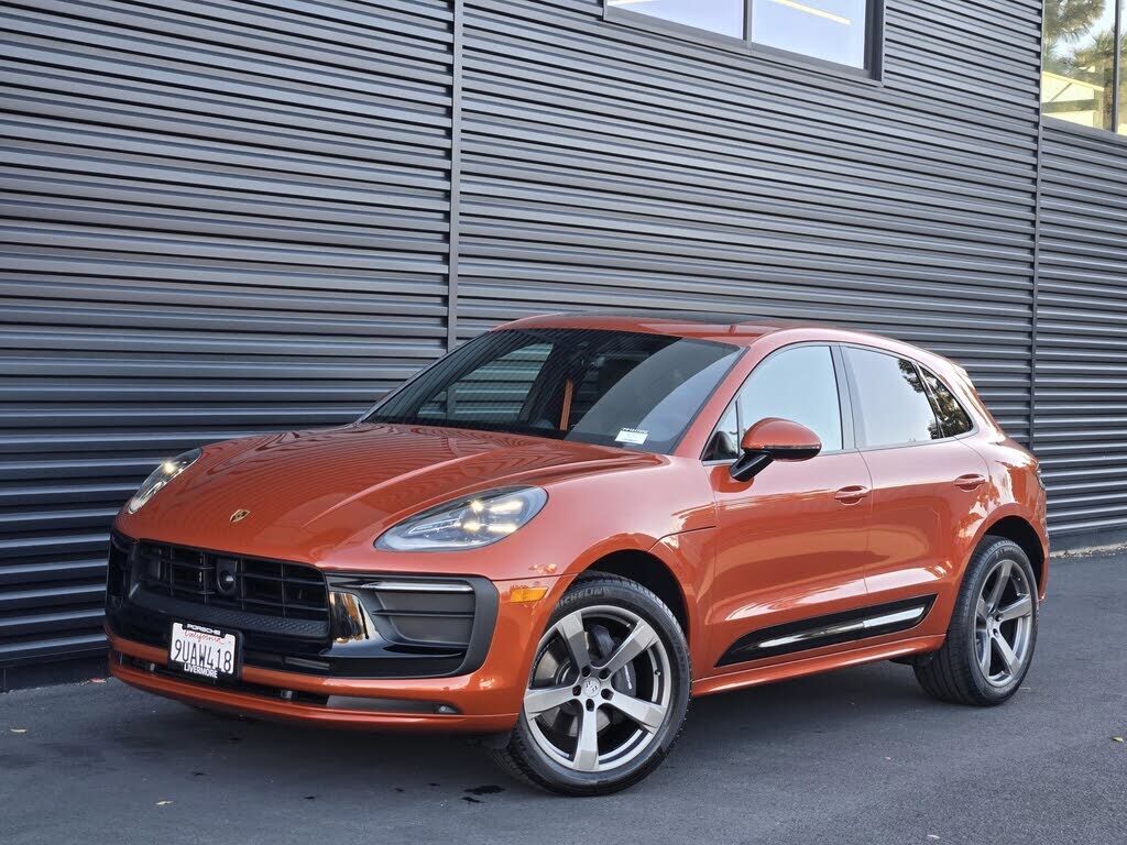 2025 PORSCHE Macan