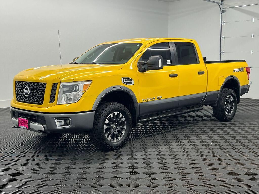 2017 NISSAN Titan