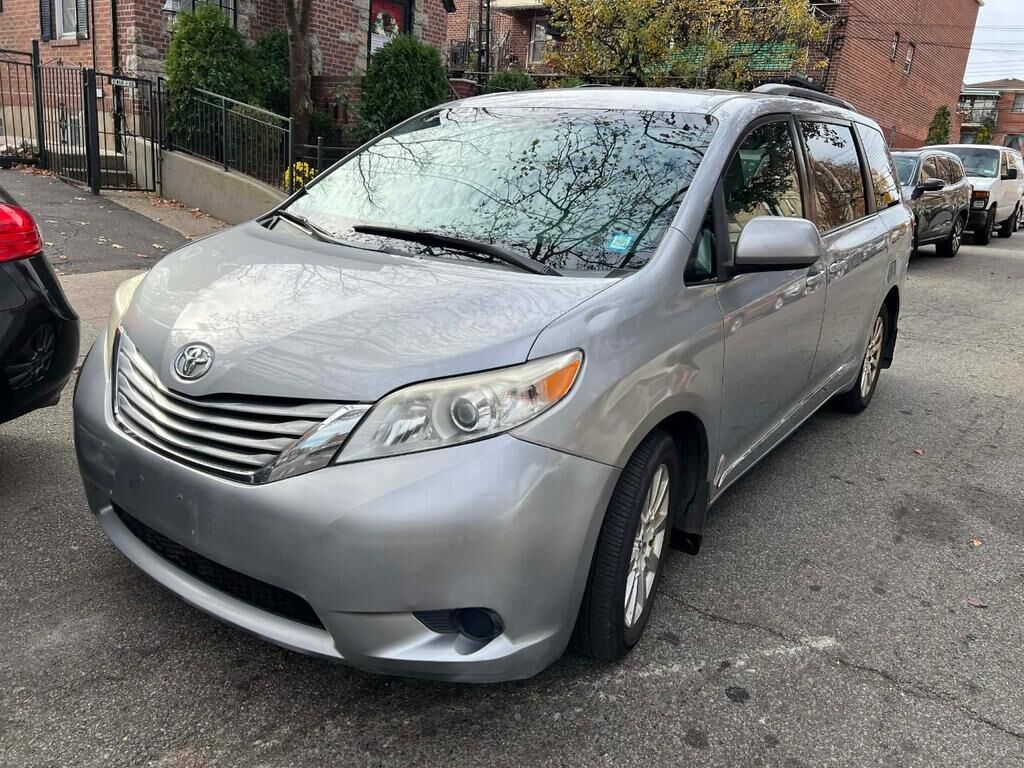 2015 TOYOTA Sienna