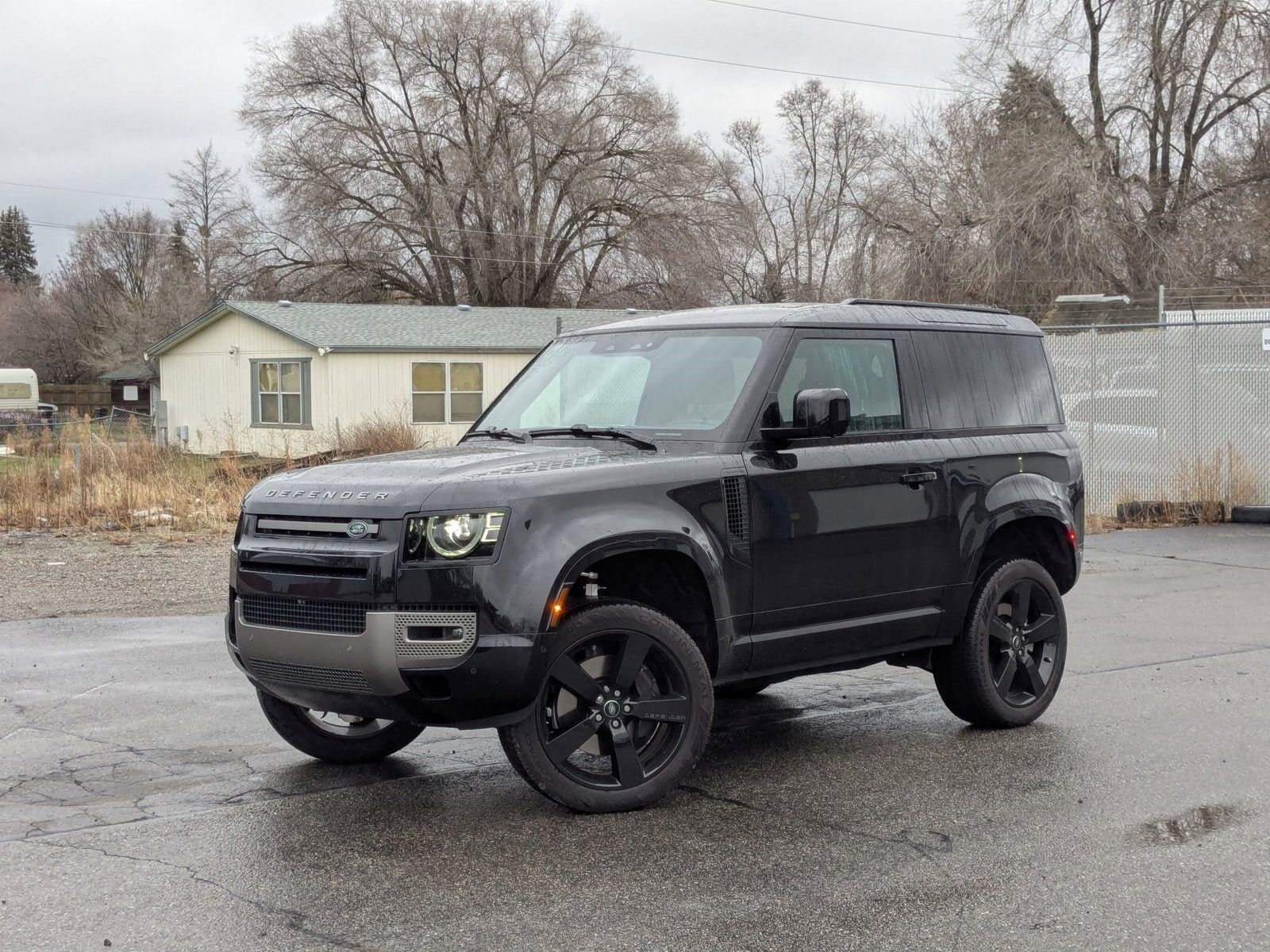 2025 LAND ROVER Defender