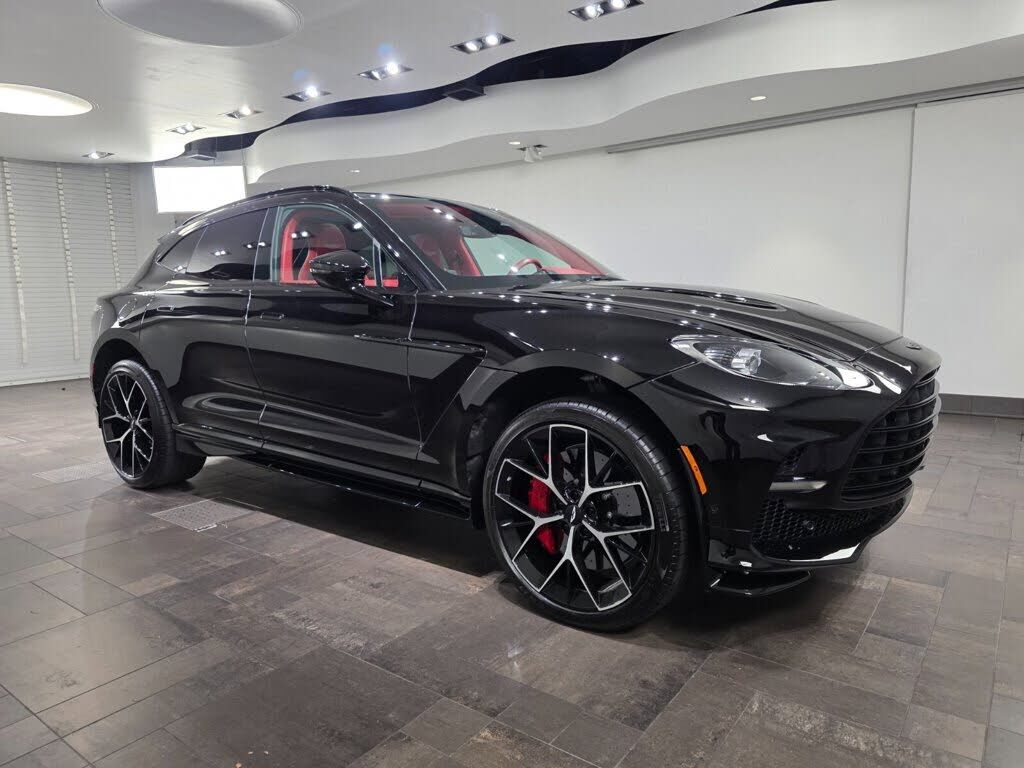 2025 ASTON MARTIN DBX