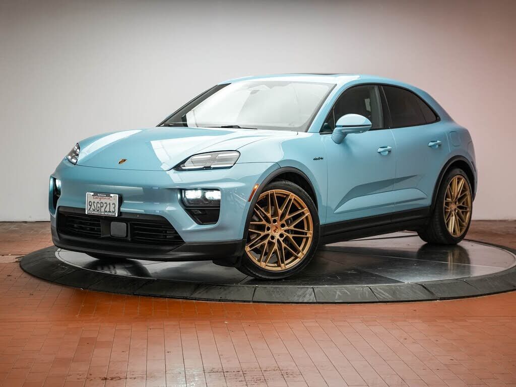 2025 PORSCHE Macan
